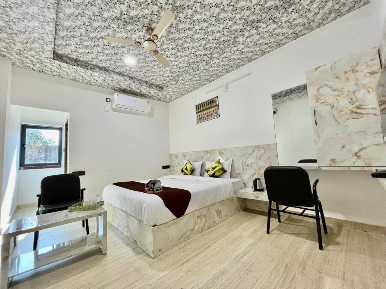 Hotel Banjara Hills Abu Road Exterior photo