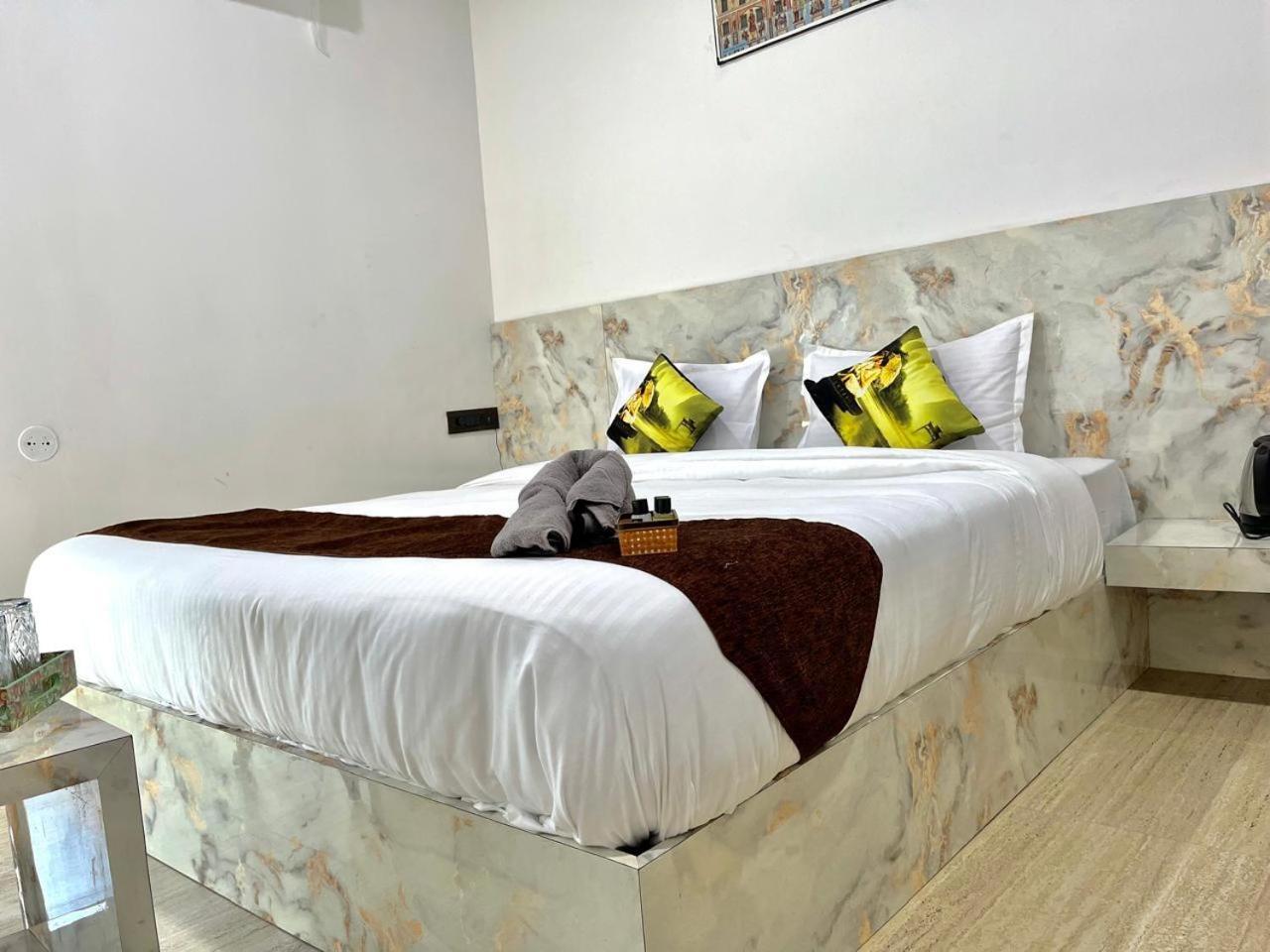 Hotel Banjara Hills Abu Road Exterior photo