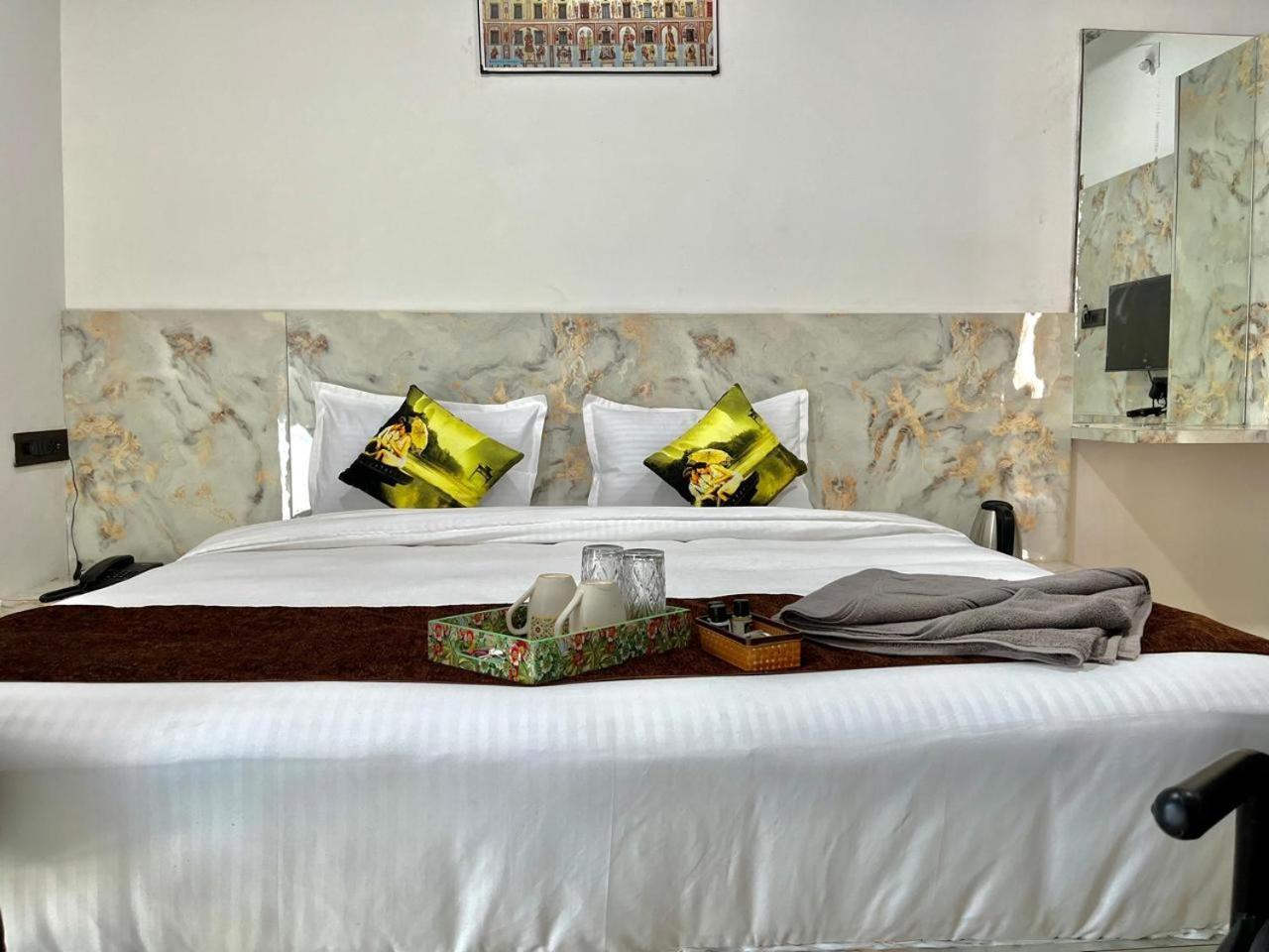 Hotel Banjara Hills Abu Road Exterior photo