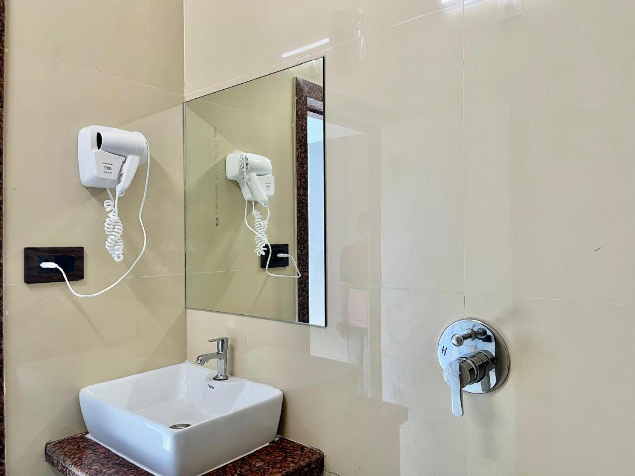 Hotel Banjara Hills Abu Road Exterior photo
